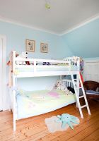Chambre d'enfant avec lits superposés