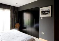 Chambre moderne avec placards intégrés
