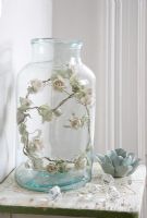Affichage de fleurs séchées dans un bocal en verre vintage