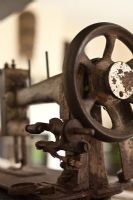 Machine à coudre en métal antique vieilli