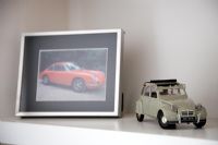 Détail de voiture jouet vintage et photographie