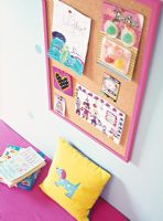Tableau d'affichage dans la chambre pour enfants colorée