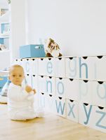 Chambre pour enfants avec tiroirs alphabet