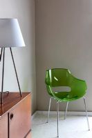 Chaise moderne en plastique vert