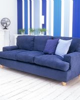 Canapé bleu moderne dans le salon