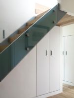 Détail de l'escalier et de l'armoire modernes