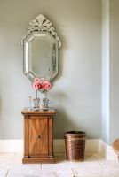 Meuble et miroir en bois classique