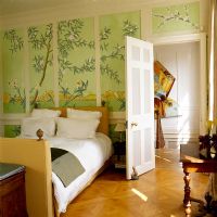 Chambre classique avec papier peint décoratif