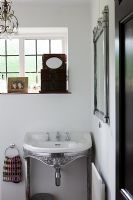 Lavabo de salle de bain classique