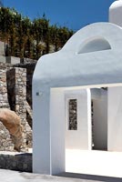 Entrée d'une villa grecque contemporaine