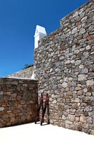 Mur de pierre traditionnel de villa grecque