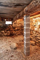 Murs en pierre au sous-sol
