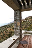Balcon avec vue sur la montagne, Grèce