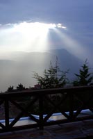Vue sur les montagnes depuis le balcon, Grèce