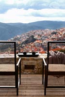 Balcon en bois avec vue panoramique, Grèce