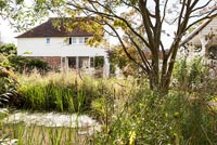 Jardin Cottage avec étang et maison en bardeaux