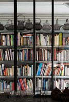 Collection bibliothèque et paniers métalliques