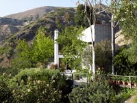 Maison contemporaine dans les collines californiennes
