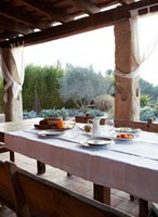 Set de table de jardin pour un repas en plein air