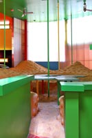 Salle à manger inhabituelle colorée
