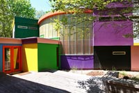 Maison et terrasse colorées