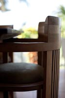 Chaise contemporaine en bois courbé