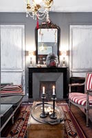 Salon classique avec mobilier vintage