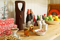 Comptoir de cuisine avec de la nourriture de Noël suédoise traditionnelle