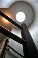 Puits de lumière au-dessus de l'escalier