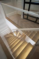 Escaliers en bois lumineux