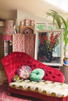 Chaise longue par Velvet Eccentric avec peinture vintage et paravent des années 30