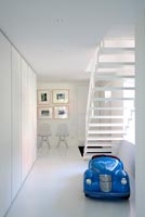 Escalier blanc contemporain