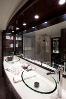 Salle de bain sur yacht de luxe