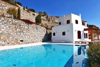 Villa grecque et piscine de luxe