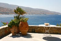 Terrasse avec vue sur la mer Égée