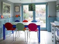 Table de cuisine colorée