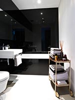Salle de bain monochrome