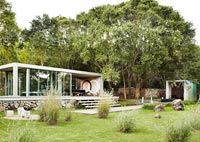 Maison contemporaine et jardin