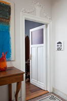 Plâtre décoratif autour de la porte