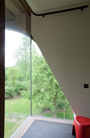 Fenêtres contemporaines dans la chambre