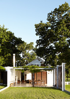 Maison contemporaine avec terrasse sous pergola