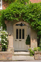 Porte d'entrée et porche en pierre