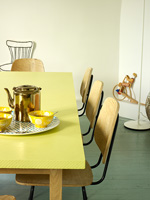Table à manger jaune