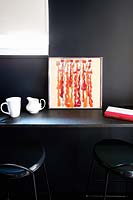 Peinture abstraite sur la barre de petit déjeuner
