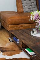 Table basse en bois de récupération avec rangement en dessous