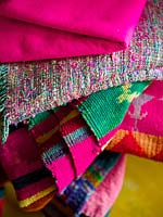 Tapis et textiles colorés