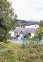 Cottage par loch