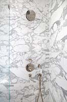 Cabine de douche en marbre