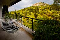 Balcon avec vue sur la colline du Lycabette, Athènes
