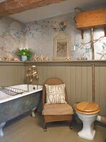 Salle de bain rustique
